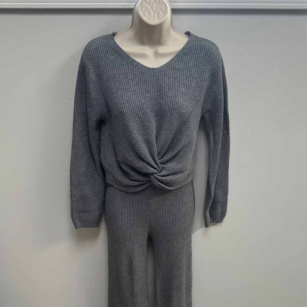 Girls Gray Knit Sweater and Pants Set